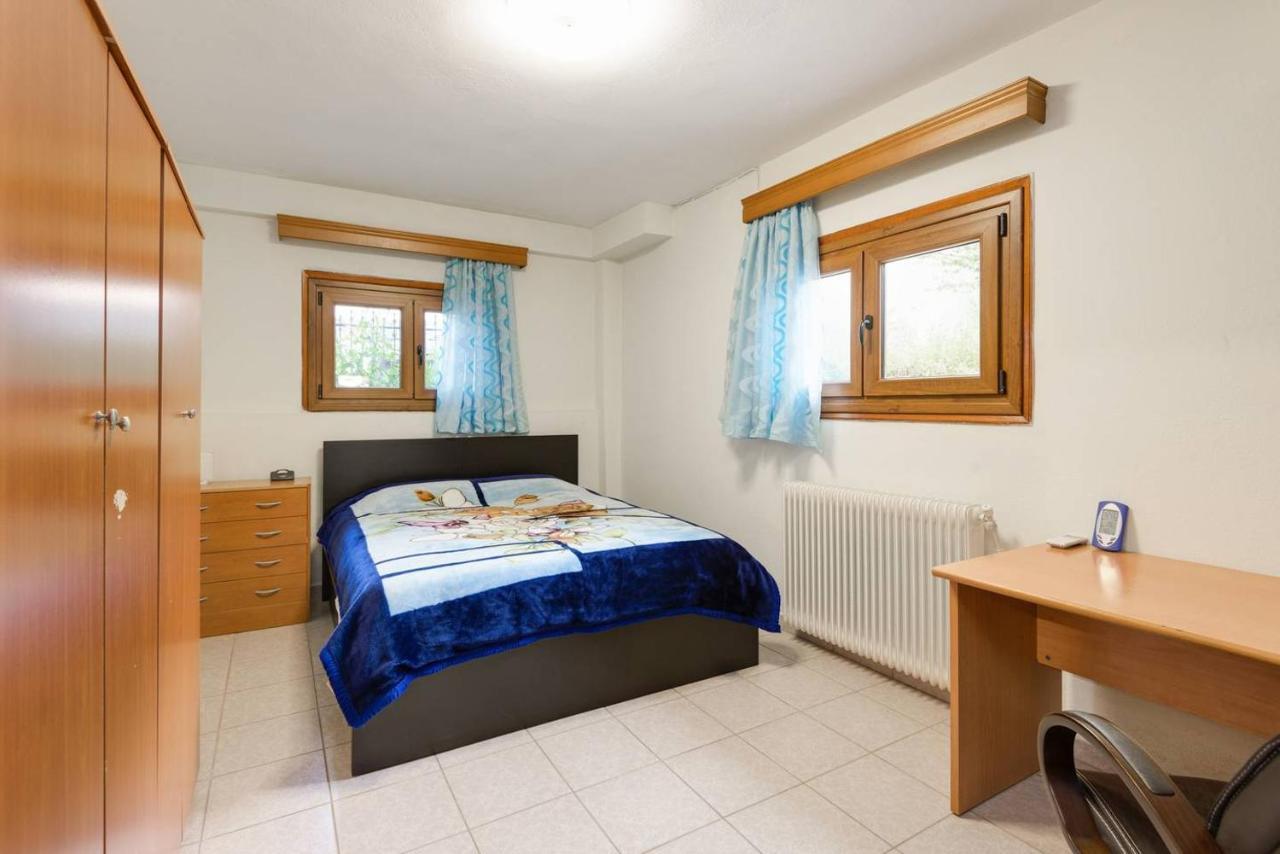 Independent In Pylaia. Apartamento *